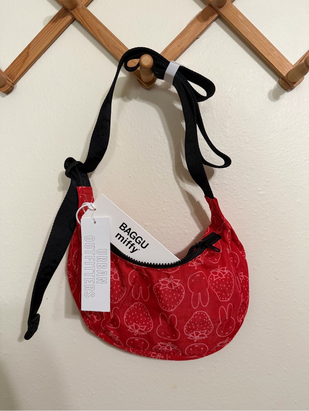 BAGGU x Miffy Small Crescent Bag